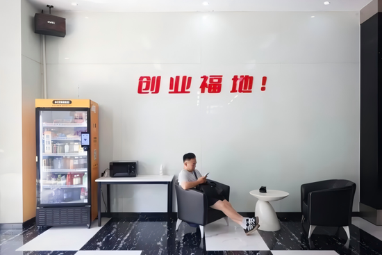 “我现在坐的，就是王兴兴原来的位子”