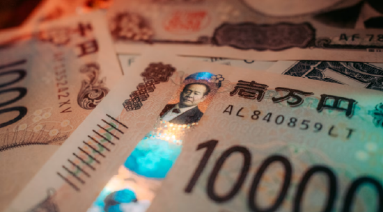 日元飙升至六个月高位，交易员密切留意干预信号