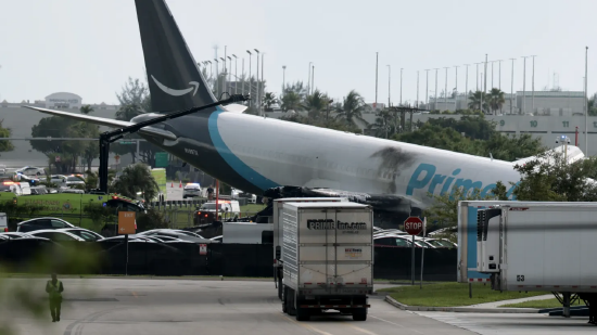 NTSB：亚马逊货机迈阿密坠毁，冲出跑道1300英尺，撞击两车致5死5伤