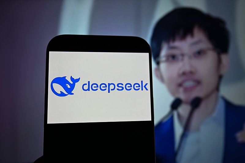 DeepSeek扩招画风突变，150个岗位全部非AI研究方向